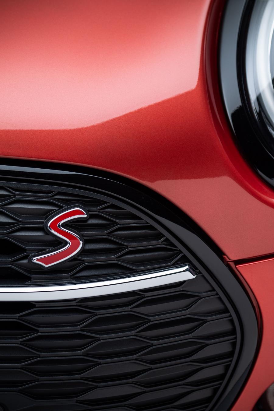 Логотип Mini Cooper S Clubman (F54) 2019 года  (WW) (фото 27 из 150)